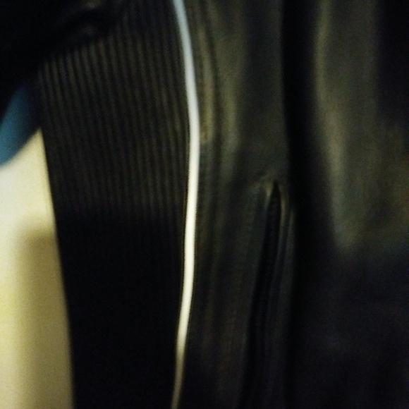 Leather jacket - Picture 3 of 5